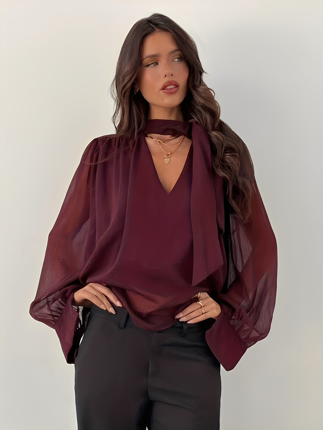 Blusa em Chiffon com Manga Bispo Gola Laço e Punhos Estruturados – Samira